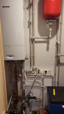 Identifying Correct Valve for Restoring Pressure in Junkers Heating System