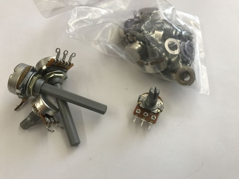 PIC18F2550 thermometer/hygrometer with AHT20 - part 2, ADC, brightness control, housing