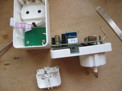 Disassembled LoraTap SP800WJ-EU Plug with Exposed PCB Disassembled LoraTap SP800WJ-EU smart plug showing the interior with PCB and components.