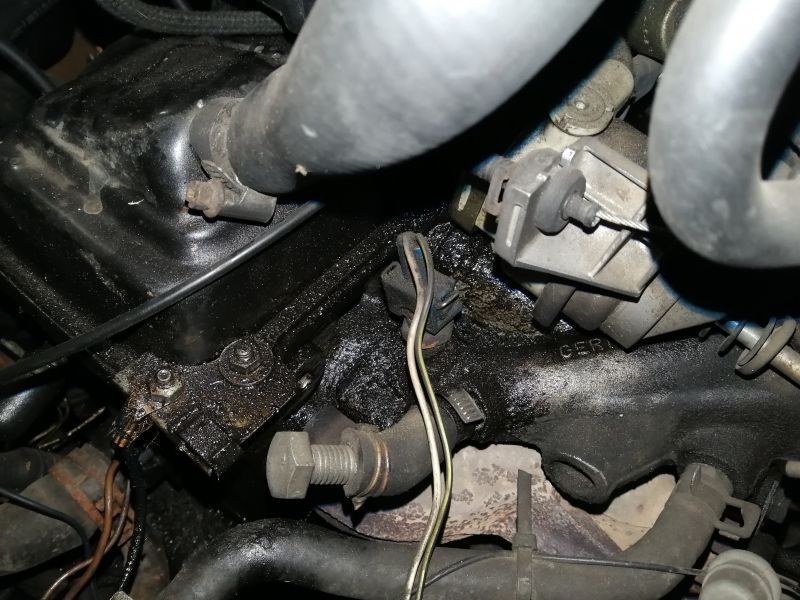 VW Golf II 1.6 PN 70KM - Wyciek oleju z silnika - pokrywa zaworów? VW Golf II 1.6 PN 70KM - Wyciek oleju z silnika - pokrywa zaworów?
