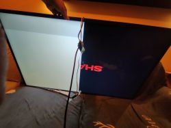 Telewizor Sharp Aquos z widocznymi pasami na ekranie