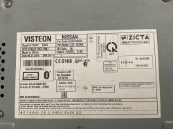 Nalepka techniczna radia Visteon Nissan z 2014 roku.