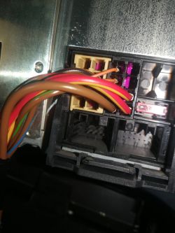 Golf V - Podłączenie wzmacniacza pod RCD300