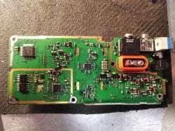 Baofeng UV-82 - Miga czerwony LED, szukam schematu - model PCB inny niż standar