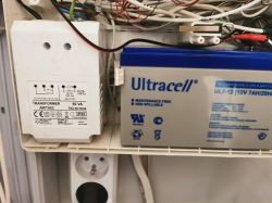 Transformator 60 VA i akumulator Ultracell 12V 7AH/20HR na półce