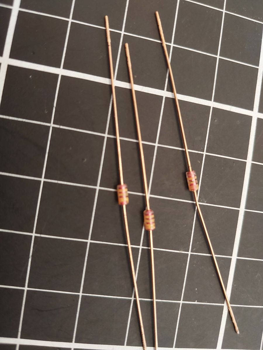 Stare diody z trzema żółtymi paskami - identyfikacja, zdjęcia w załączniku