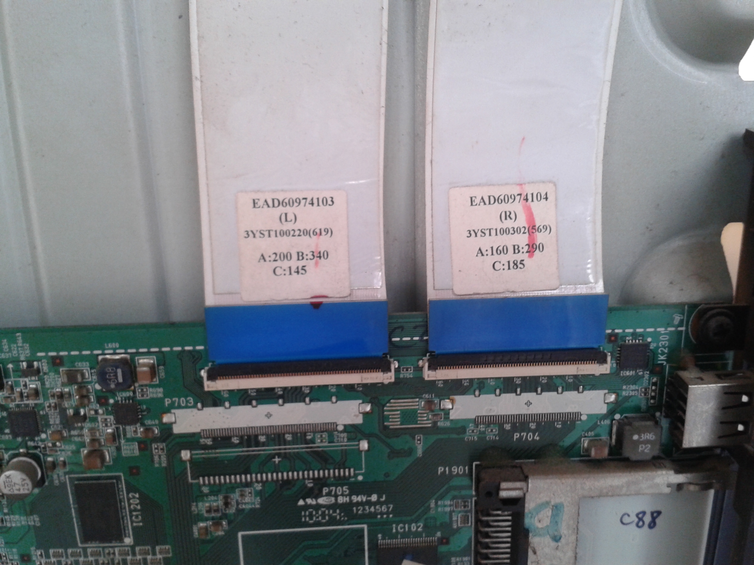 LG 42LD550 chassis LD01B - Pionowy pas i zmieniające się pasy poziome