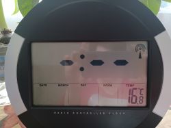 Zegar na fale radiowe po wymianie baterii nie działa,co może być przyczyną, zegar funkcjonował 15 la