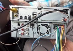 Brak przewodu do wzbudzenia kamery cofania w Kenwood DNX4230BT - opis chinch R-Cam