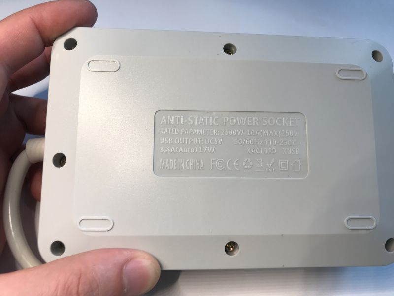 The Lucky Hawk 8204 USB power supply splitter, again about (in)product safety