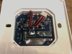 Interior of the HY609-WE Thermostat Interior of the HY609-WE thermostat with visible PCB and electronic components.