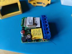 Avatto DMS16-W1 Smart Dimmer Switch Avatto DMS16-W1 module with CBU and Puya MCU on a blue background