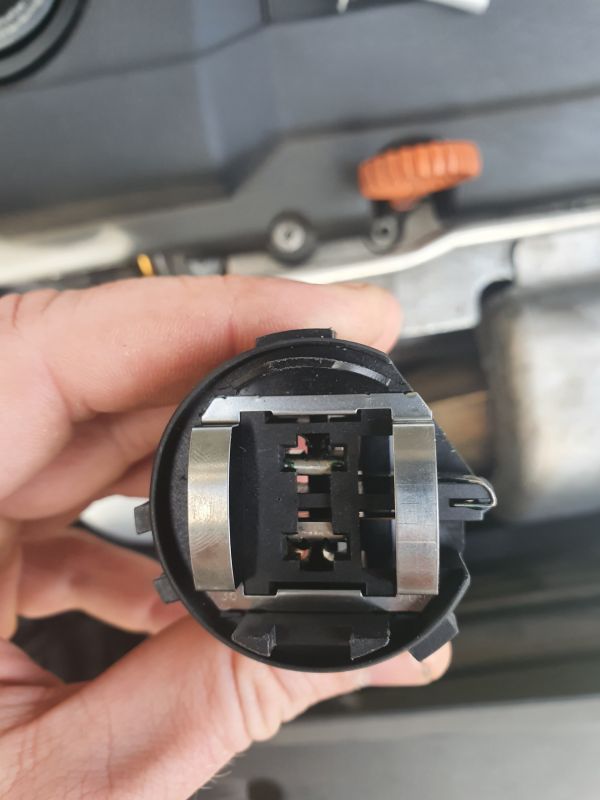 Golf 6 - Żarówki H7 LED nie pasują do gniazda, jak dopasować?