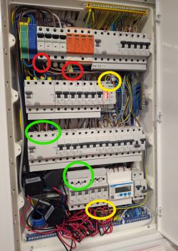 Sofar HYD 5KTL-3PH + BTS 5 kWh – falownik nie wraca automatycznie po zaniku prądu