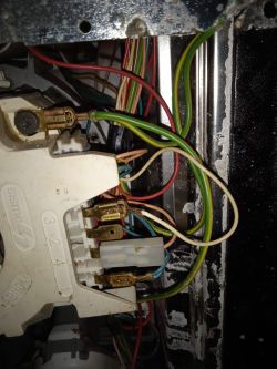 Siemens SD13N1S - Pompa myjąca pracuje tylko kilka sekund, potem buczy.