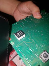 Wymiana wyświetlacza LED w Digitech XP100 - jaki model wybrać?