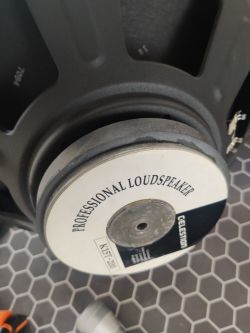 Naprawa kolumn Fender 115 ELC z midbasami Celestion K15T-200