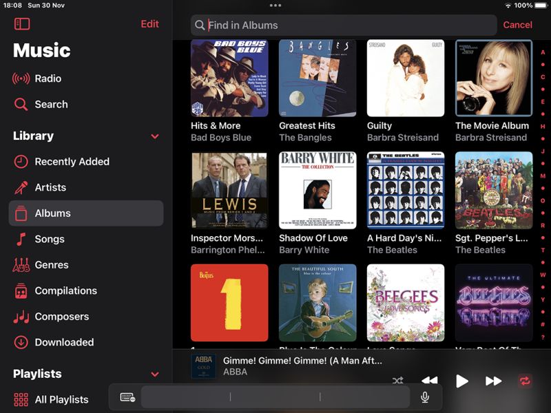 Ekran iPada z aplikacją Apple Music i biblioteką albumów muzycznych