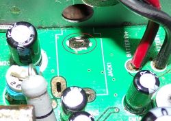 TTI TCB-550 przy podłączeniu dodatkowego głośnika są piski