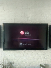 LG 42LD650 LCD TV - Stuck on Startup Logo, Remote Unresponsive: Need Help & Solutions