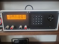 Zasilacz warsztatowy 30V / 10A, sterowany cyfrowo