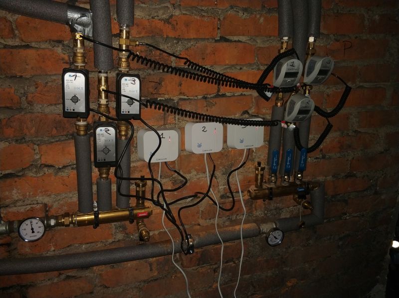 Czy zamknięcie wszystkich zaworów automat. Salus 091FLRF uszkodzi Vitodens 100?