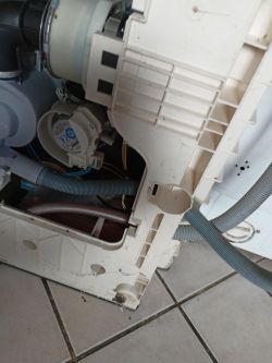 Zmywarka Hotpoint Ariston LFF8M121CXEU nie pobiera wody, błąd h2o