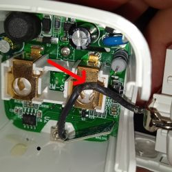 Gniazdo smart home noname - przykład uszkodzenia