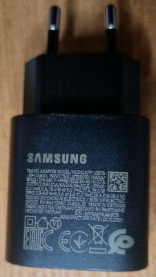 Różnice między ładowarkami Samsung DUO PAD: EP-P5200, TA300 i TA800