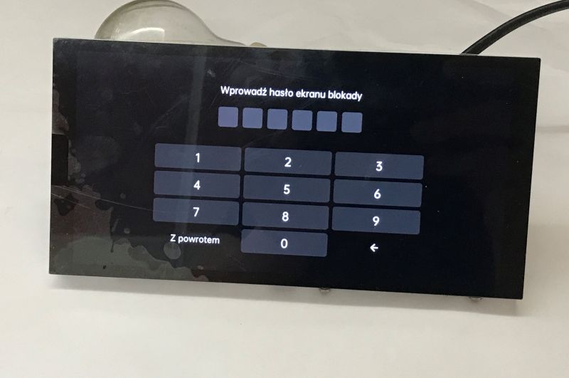 Aqara Panel Hub S1 Plus – Smart Home Control Panel Aqara Hub S1 Plus panel with touchscreen, control buttons, mounting kit, and accessories on a white background.