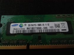 Moduł pamięci RAM Samsung z etykietą 2GB 1Rx8 PC3-10600S.