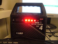 Czy ufać wskaźnikowi naładowania prostownika z Tesco za 70 zł?