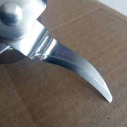 Termomix TM6 - zużyty nóż miksujący, co powoduje wyciek z naczynia miksującego.
