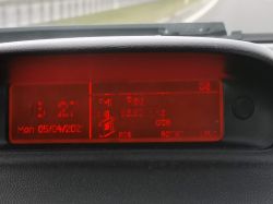 Niestabilne działanie wyświetlacza w Peugeot 307 1.6 HDI 109km 2005r fl
