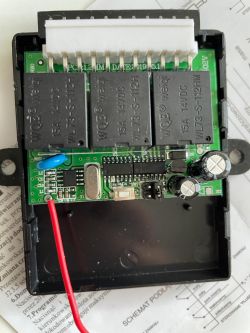 Centralka lb402: Jak prawidłowo wsadzić zworkę sterującą czasem otwarcia zamka?