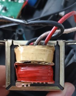 Transformator w radiu MP3 Music Meier M-U115 - jakie napięcie wyjściowe?