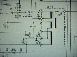 Fragment schematu z transformatorem T1 o wielu uzwojeniach wtórnych