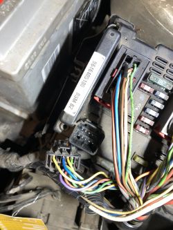 Peugeot 206 04r światła mijania z przodu nie świecą