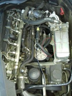 Mercedes W204 - Poci się silnik na górze, czy to normalne przy 270kkm?