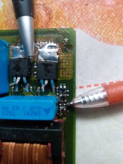 VW Touran 2005 - Naprawa Kessy, brakujący element między tranzystorami, wartości komponentów