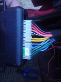 Co to za alarm i blokada? Nie ma podłączonej syreny. Działa tylko jeden pilot.