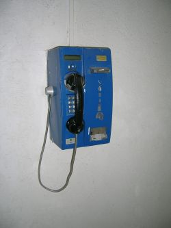 Centrale i sieci kablowe telefonii stacjonarnej