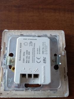 Jak prawidłowo podłączyć kable do włącznika światła? LED mruga, zwykła nie świeci