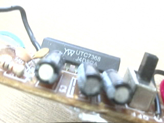 Jak wyeliminować szum we wzmacniaczu z radia DIY?
