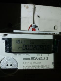 PV installation - data from the inverter vs data from the meter