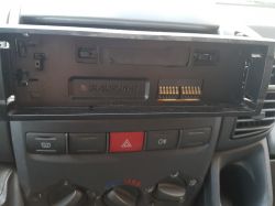 Jak podłączyć AUX do radia BLAUPUNKT DUBLIN C32 bez stałego plusa?