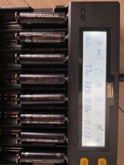 Jak naładować do pełna akumulatorki Eneloop Pro 1.2V 2500mAh (HR6) AA?