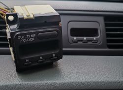 Podłączenie zegarka z czujnikiem temperatury do Hondy CR-V bez klimatyzacji automatycznej