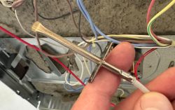 Whirlpool AKZ9 6230NB - pokazuje 200°C, w środku 160°C, czujnik prawidłowa rezystancja
