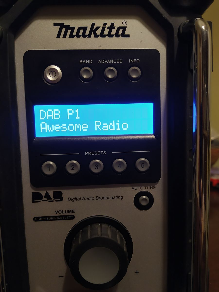 dmr104 -uruchamia się do napisu DAB Awesome Radio